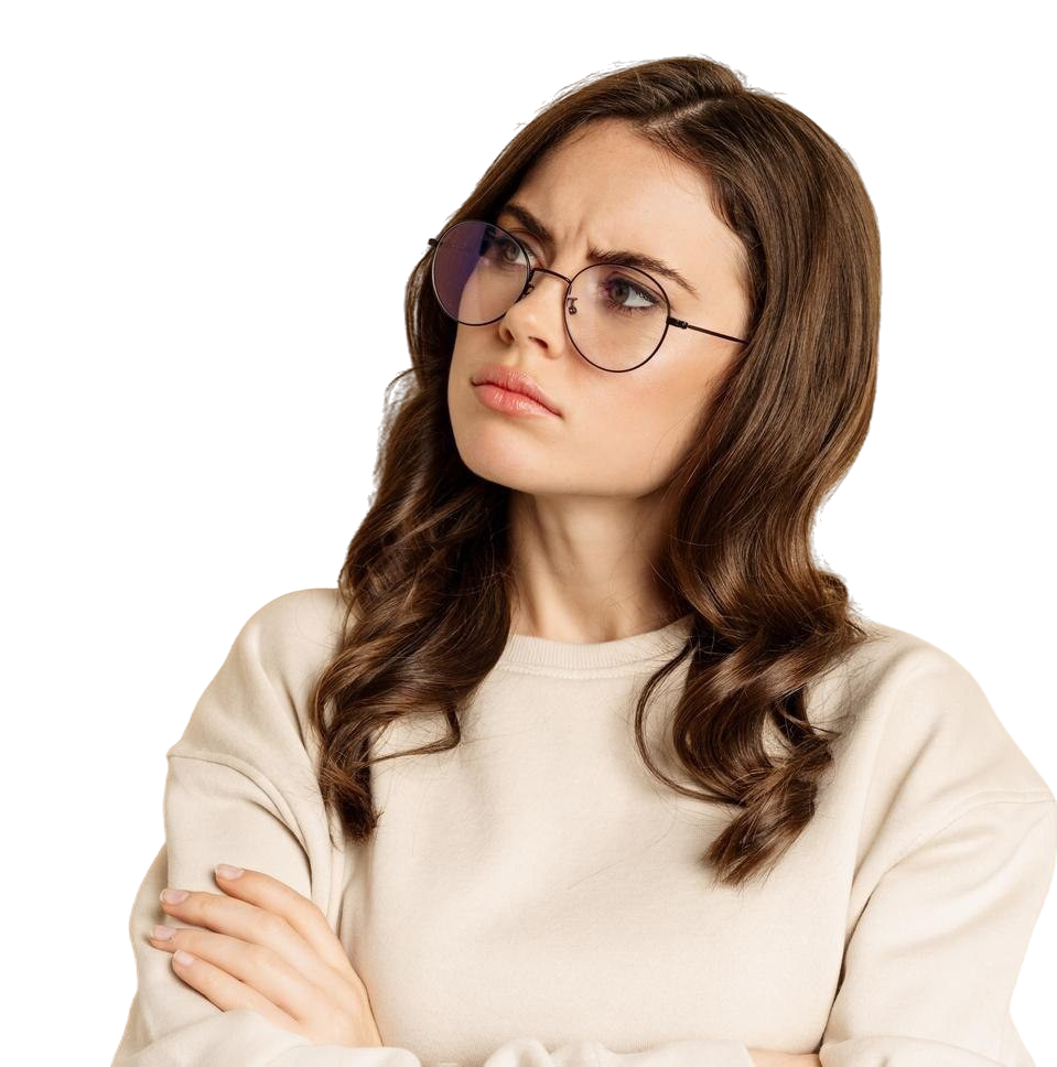 freepik__adjust__83620 Junge Frau mit Brille und verschränkten Armen schaut nachdenklich oder kritisch zur Seite.